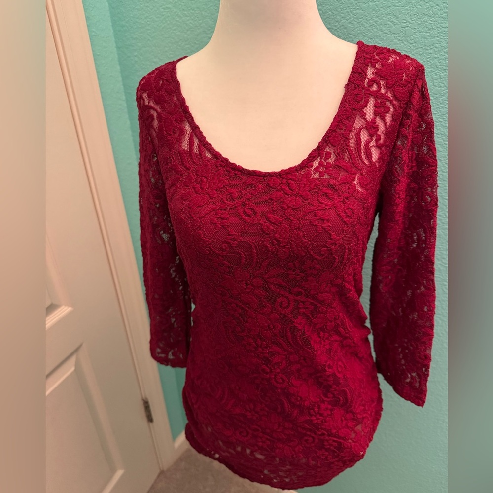 EUC Jessica Simpson Maternity Lace Three-Quarter Sleeve Top, Beet Red, S
